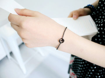 唯美女生手部特写QQ空间图片