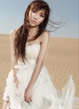 潮流女生QQ空间素材 300×411