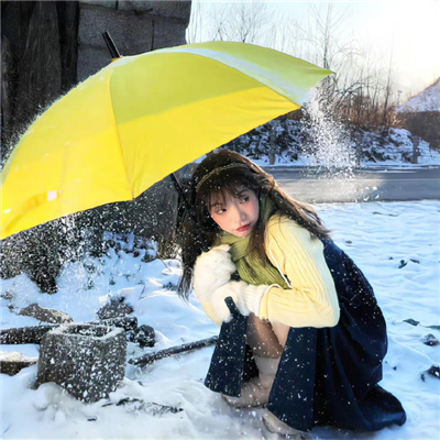 冰天雪地微信美少女头像 冬天需要些温暖的颜色